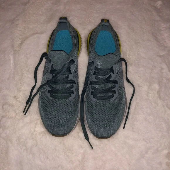 Nike Epic React Flyknit 2 (GS) - Picture 3 of 11